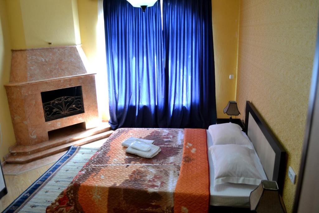 هتل ایساکا تفلیس